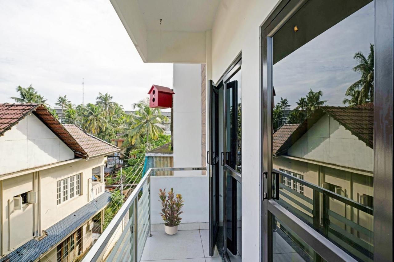 Oyo Thykoodam Sleep Inn Kochi エクステリア 写真